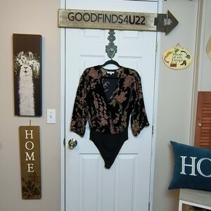 Honey Belle Floral Burnout Velvet Bodysuit W/ Kimono Sleeves M - Women